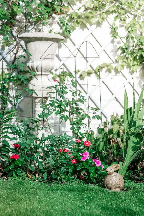 La Maison Charmante Bed & Breakfast